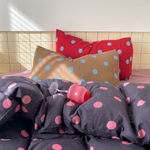 3pcs Deep Purple Polka Dot Color- Blocking Bedding Three- Piece Set(1pc Quilt Cover+ 2pcs Pillowcase), Touch and Skin-friendly, Good Air Permeability, Suitable for All Seasons.As a Gift Between Friends, It Is Both Practical and Tasteful